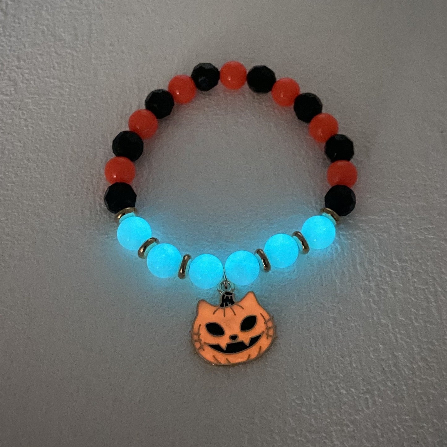 “Halloween Vintage Bracelet – Pumpkin, Witch Hat, & Gothic Beads for Women’s Party Wear”