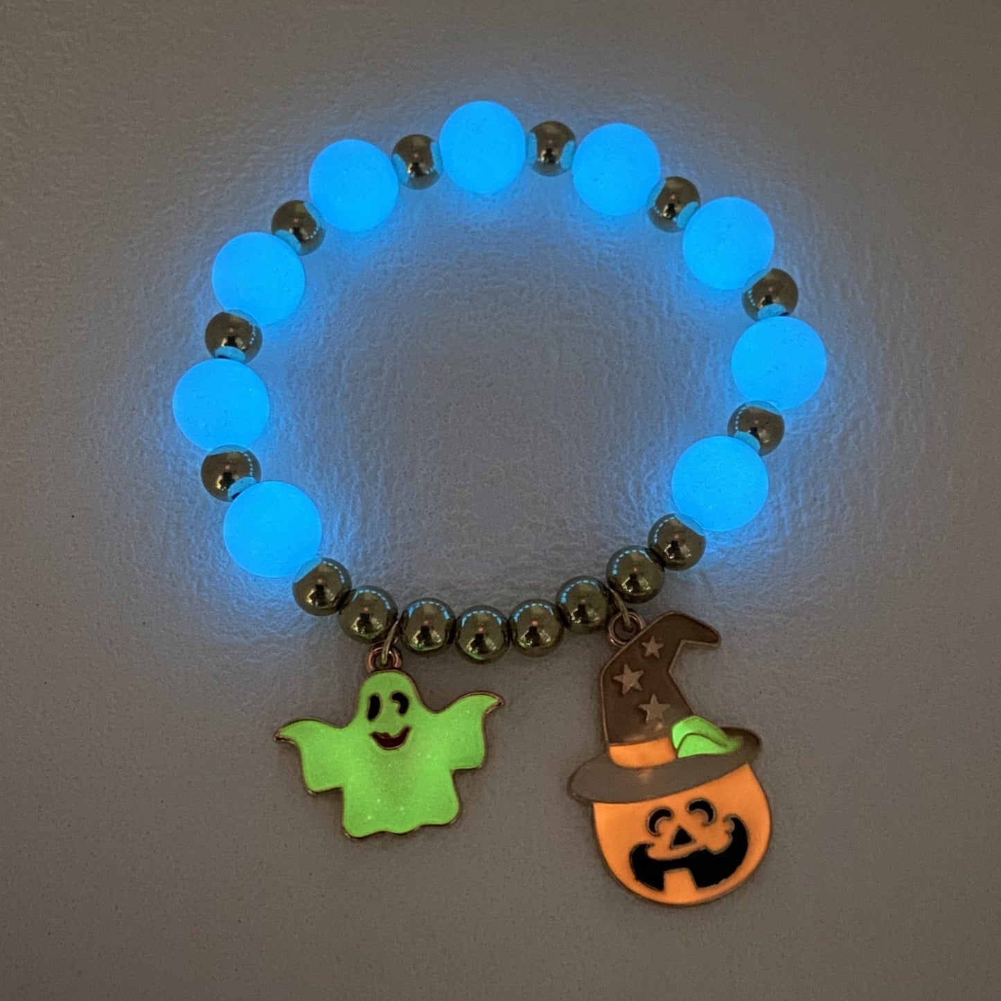 “Halloween Vintage Bracelet – Pumpkin, Witch Hat, & Gothic Beads for Women’s Party Wear”